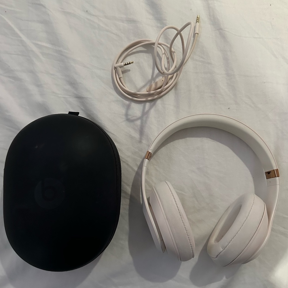 Beats by Dre Over Ear Studio3 Headphones